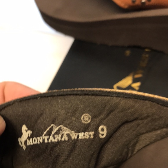 👉Sold👈Montana West Brown and White Floral Sandals - Picture 10 of 10